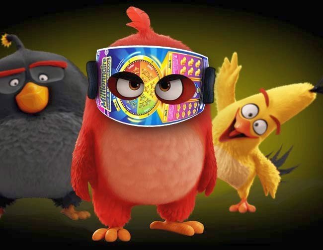 Angry Birds regarde à travers son ticket de grattage